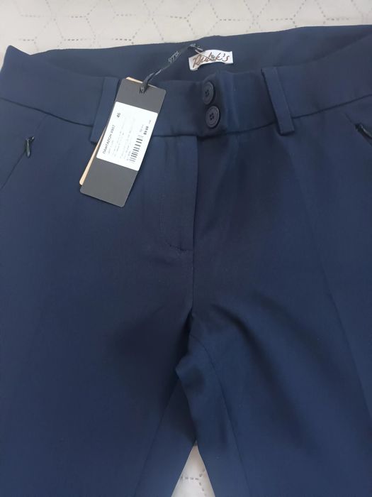 Продавам нов дамски панталон в тъмно син цвят