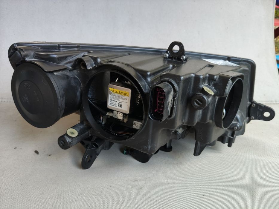 Far bi xenon adaptiv Skoda Superb 2