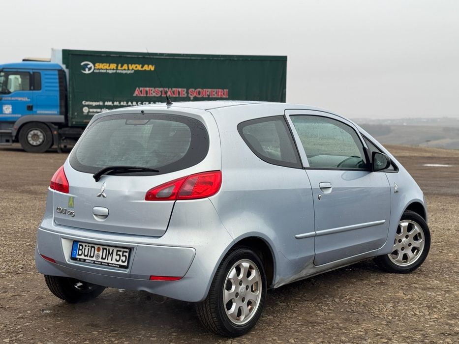 Vând Mitsubishi colt