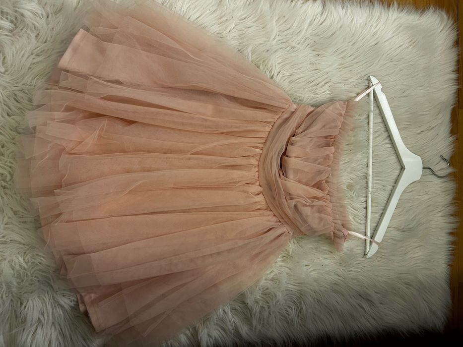 Чанти и роклички