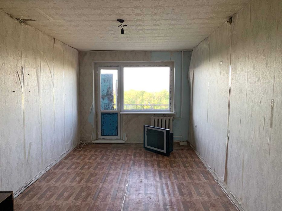 Продам 2х ком кв без ремонта.2мкр, 4эт