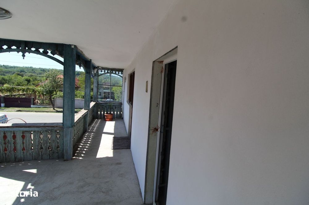 Casă cu teren 2122 m²,  utilități gaze+apă, Godinești