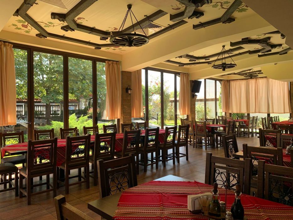 Продава се Хотел в Асеновград - 1324 кв.м за 756 €/кв.м - Снимка #2