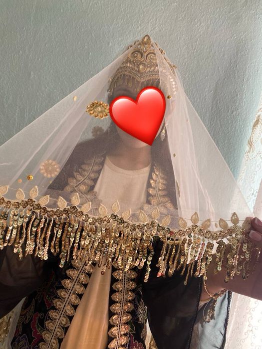 Ansanbil, sari, tillaqoshlar