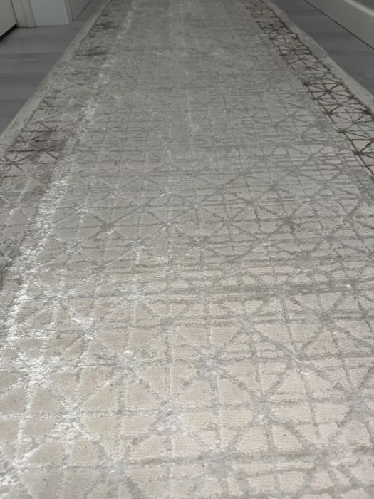 Дорожка ковер бело серый
