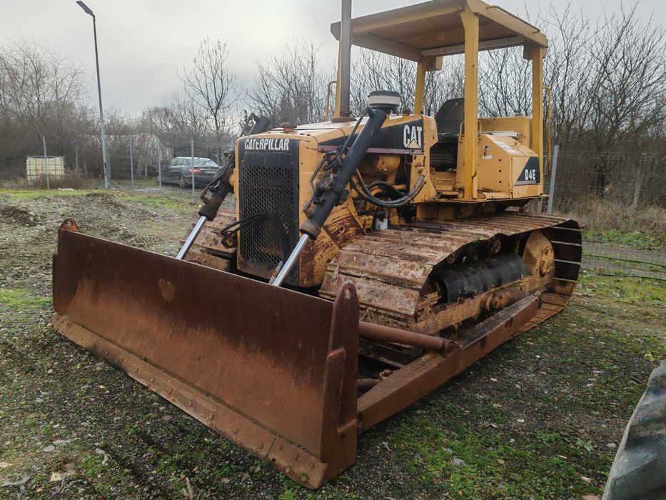 Buldozer Caterpillar D4E cu Scarificator