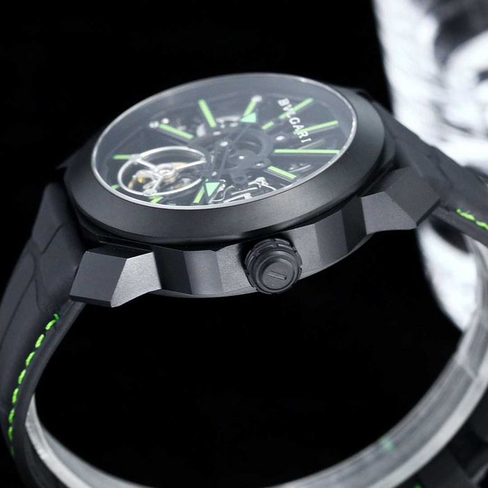 Мъжки часовник BVLGARI Octo Roma с автоматичен механизъм
