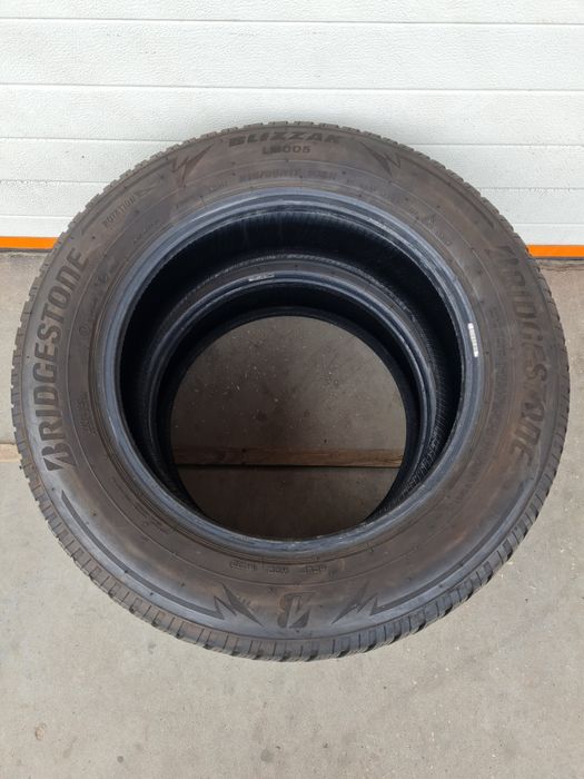 Зимни гуми 2 броя BRIDGESTONE Blizzak LM005 215 65 R17 дот 1122