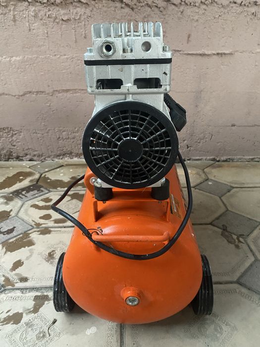 Продаю Компрессор.