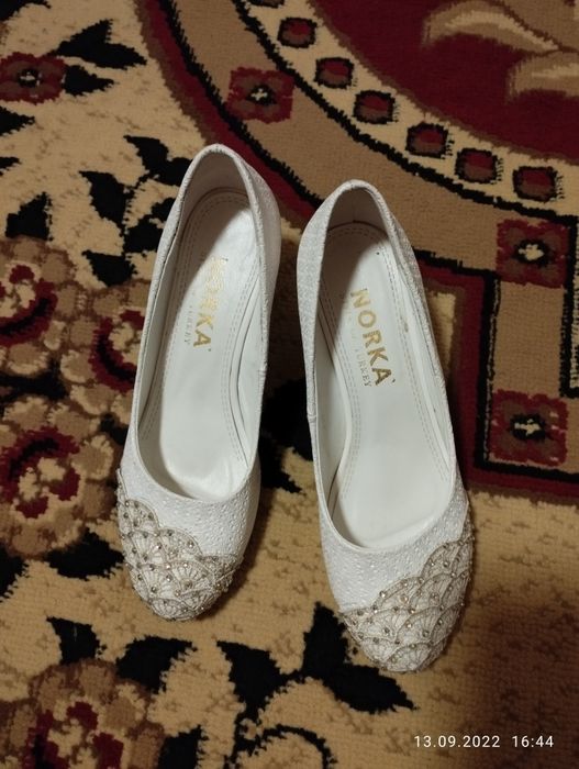 Ayollar tuflisi poshnali