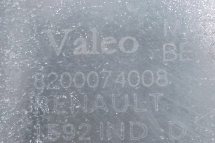 Proiector ceata dreapta cu defect 8200074008 Dacia Logan prima genera