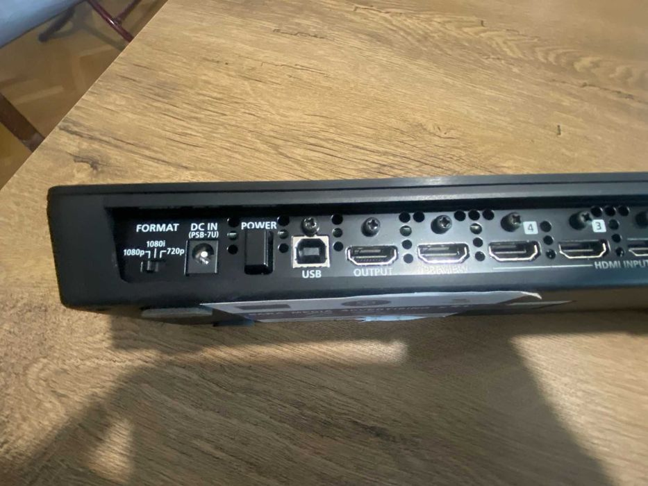 Mixer video Roland V1