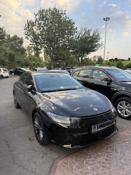 Leapmotor  C 01  gibrid sotiladi yoki variantga beriladi