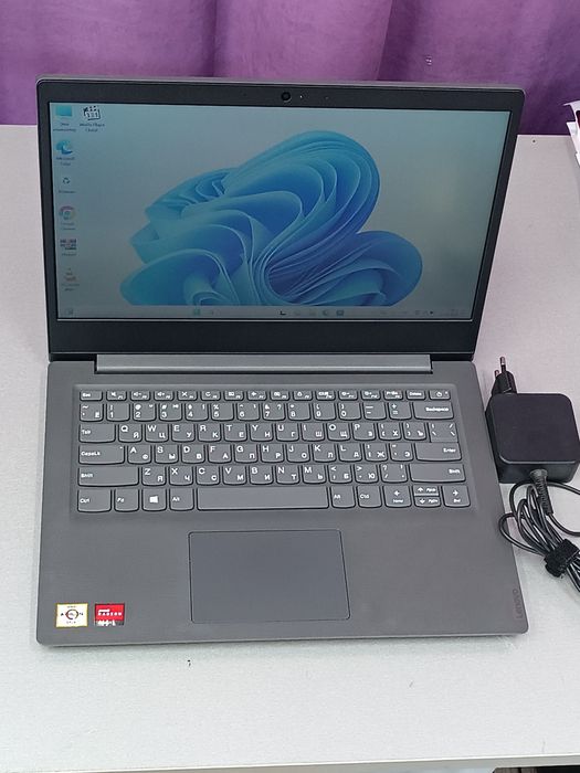 Ноутбук Lenovo v14-ADA