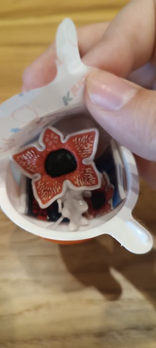 Фигурки очень странные дела kinder joy