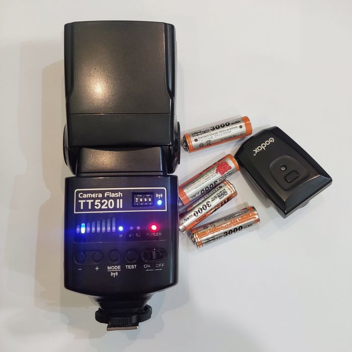 Вспышка Godox TT-520II