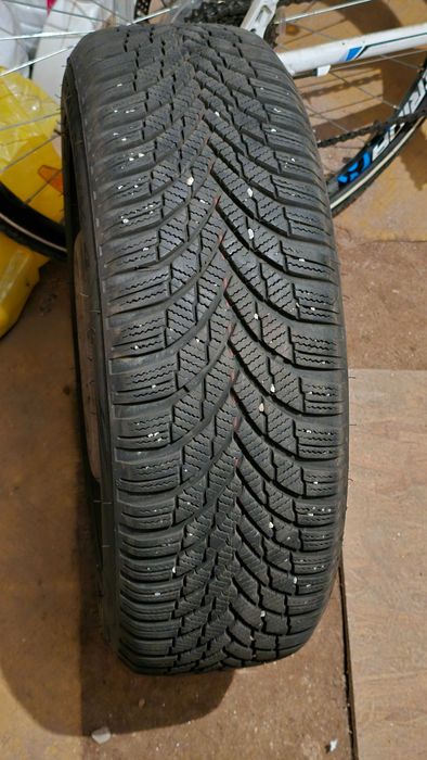 Vand 4 anvelope de iarna Firestone 185/60 R15 + genti de tabla