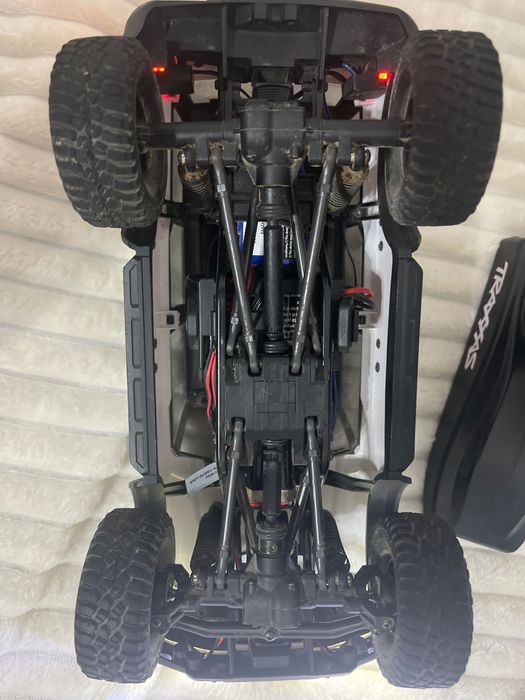 Бронко Traxxas катерач бял