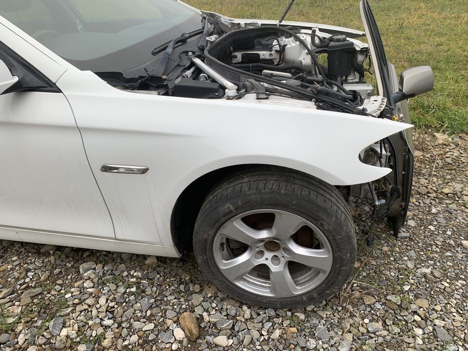 Aripa stanga bmw f10 f11 alb 300 aripa dreapta bmw f10 f11 alb 300