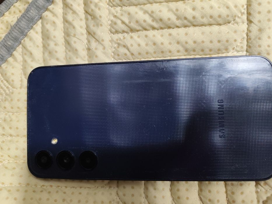 телефон Самсунг А25.