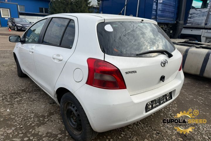 Aripa fata stanga cod culoare 068 Polar White Toyota Yaris XP9 [2005