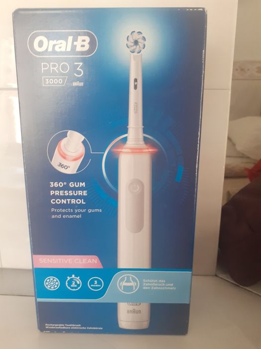 Periuța noua dinți oral b pro 3 3000 alba