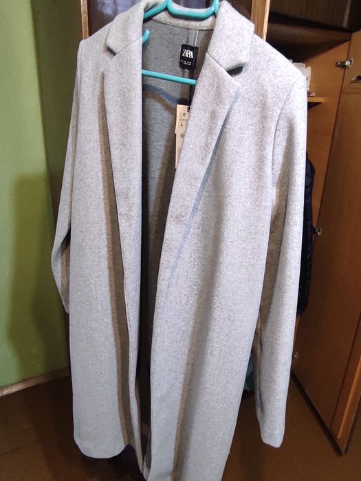 Продавам Ново палто сиво