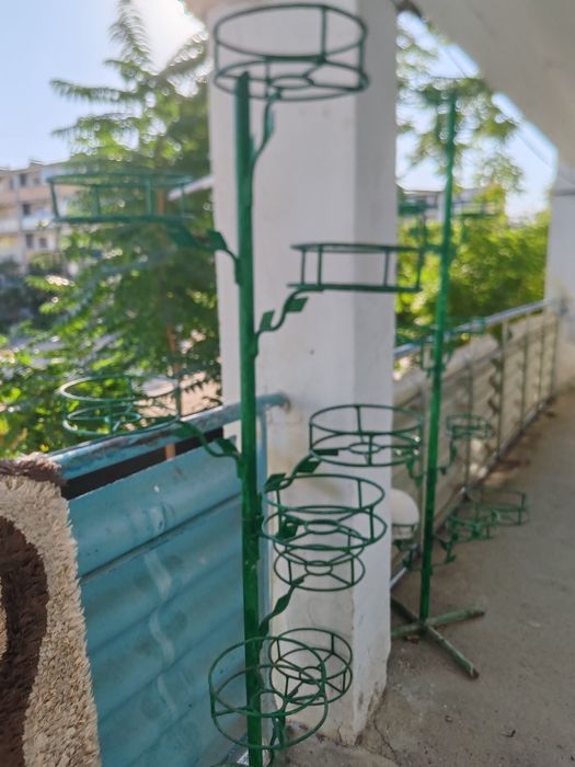 Продаются стойки для цветов.