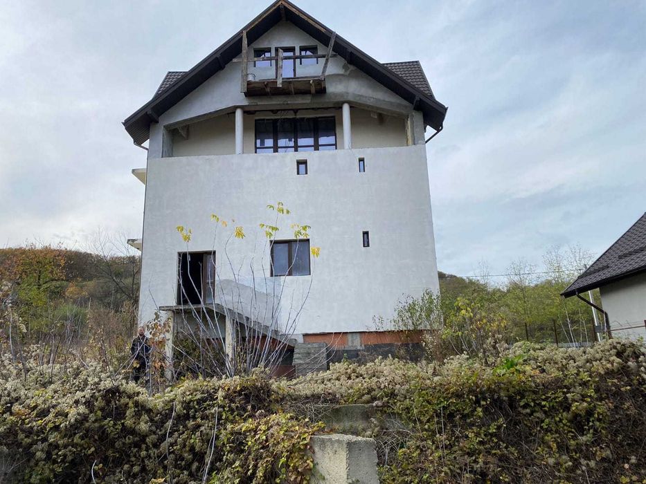 Casă la Roșu de Vânzare Gârleni de Sus (Bacău) cu teren 2290mp