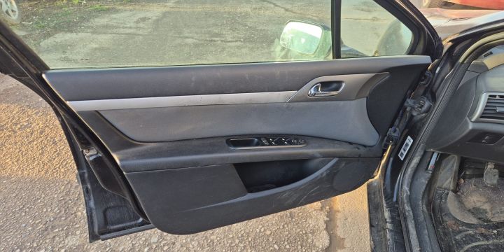 Fuzeta fata dreapta Peugeot 407 prima generatie