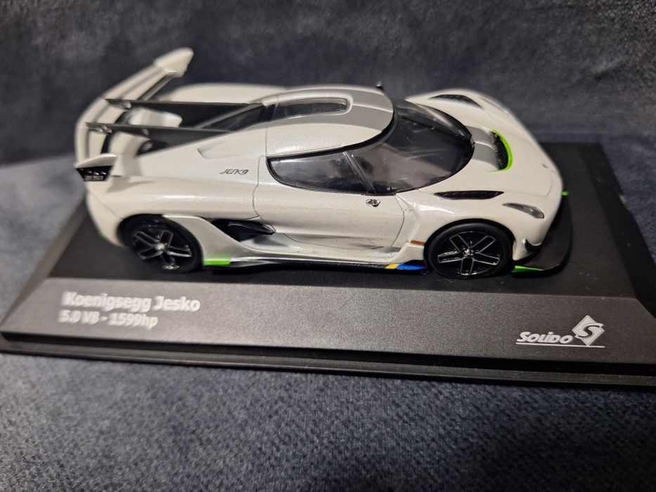 Koenigsegg Jesko 1:43 Solido – machetă de colecție (defecte minore)