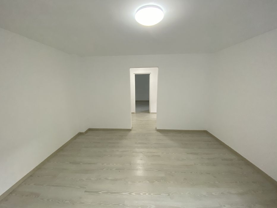 Vand sau inchiriez casa 90m si curte de 250m  la 100m de Sala Sporturilor Ploiesti