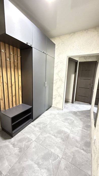 Продаётся 2 комнатная Ойбек с мебелью и техникой