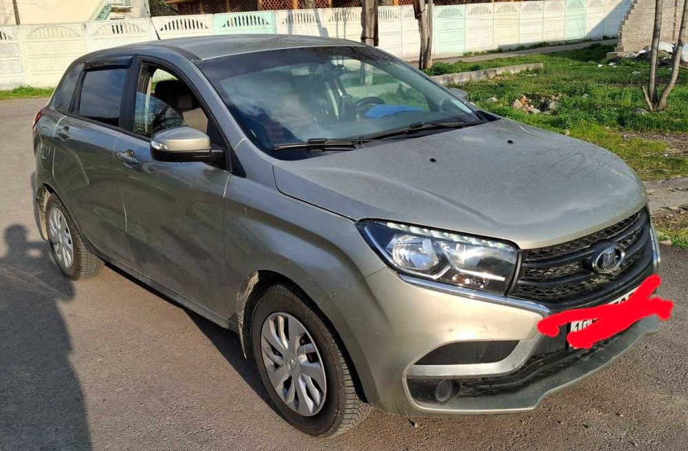Продаётся Lada XRay 2019 года 1.8 автомат коробка