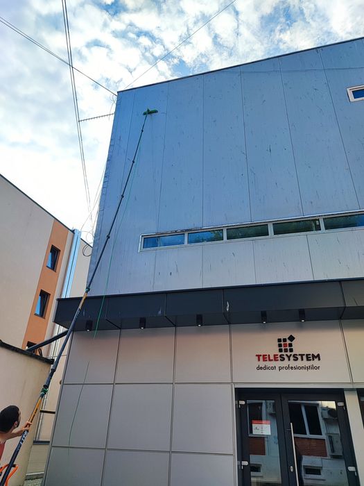 Spălat/curățat geamuri,pavaje hale industriale, acoperișuri