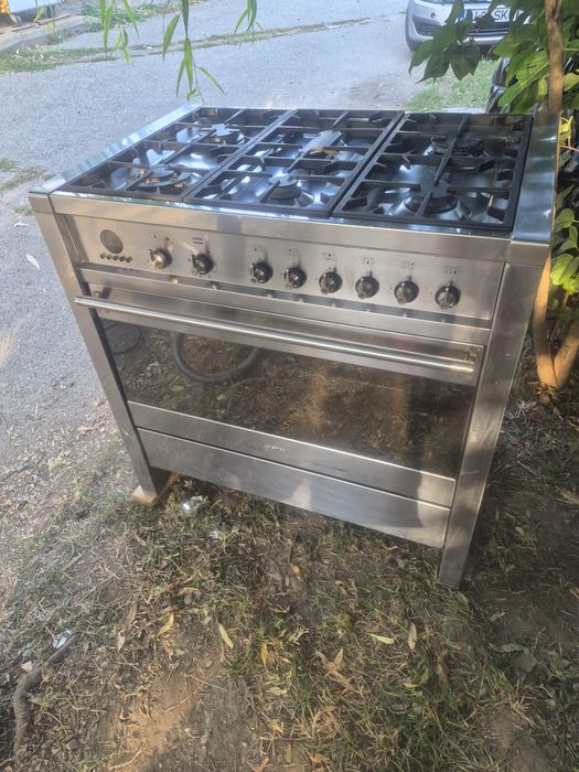 Vând aragaz inox  profesional smeg