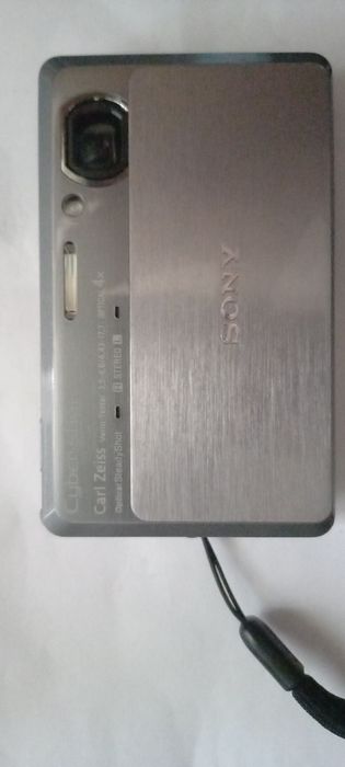 продаю видео камеру SONY.