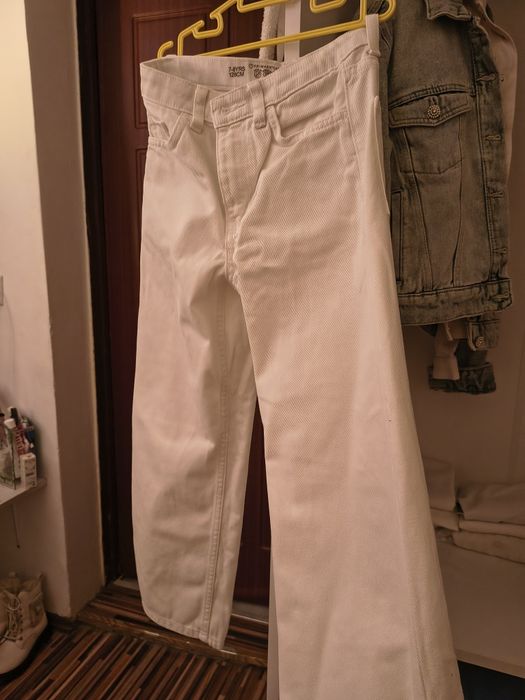 De vânzare pantaloni de blugi