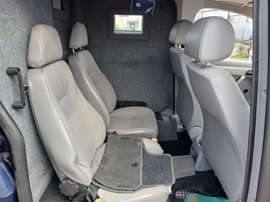 Volkswagen caddy cu 4 locuri