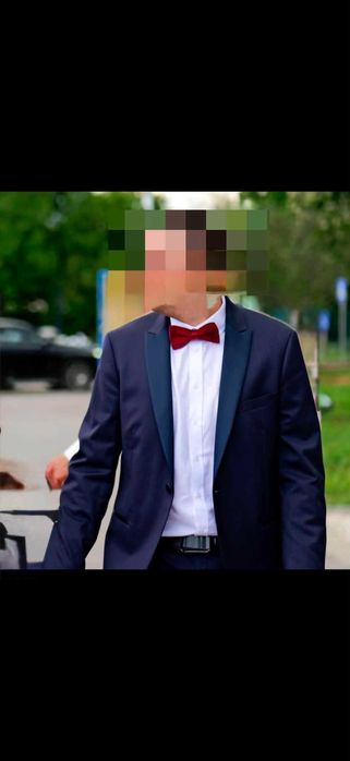 Официален костюм