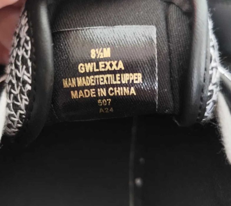 Нови оригинални кецове Guess