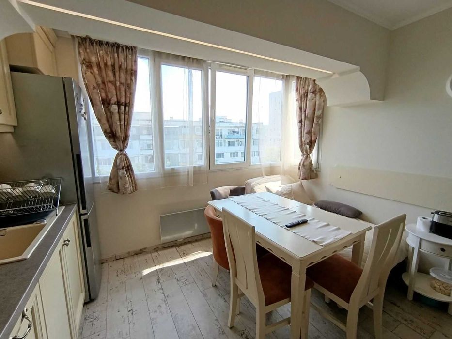 Продава се Двустаен апартамент в Варна, Бриз - 64 кв.м за 2422 €/кв.м - Снимка #1