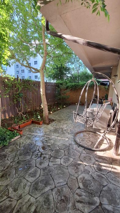 Apartament unic cu 2 camere, 2 bai si curte individuala