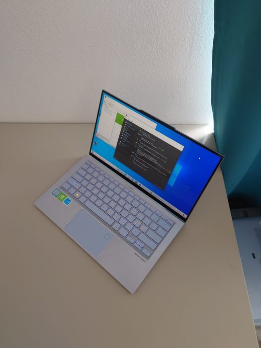 Asus Zenbook UX 392F • i7-8th gen• 16gb RAM • cu sticla de la Touch Screen Sparta/fisurata