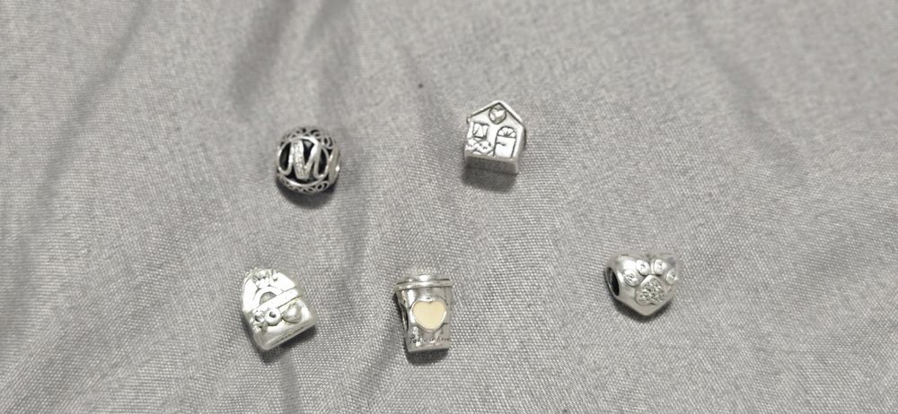 Charm Pandora,diverse modele retrase