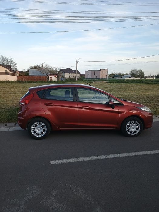 Vând Ford fiesta