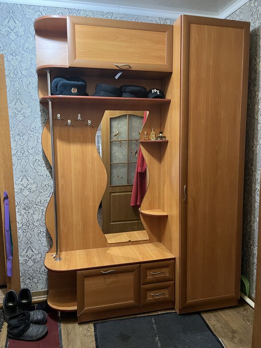 Продам прихожку шкаф