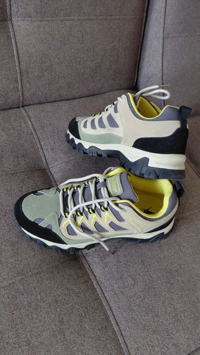 Кроссовки замшевые новые