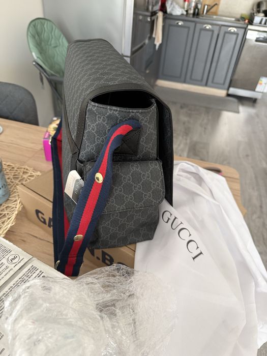 Gucci Supreme baby diaper bag / чанта за бебешка количка
