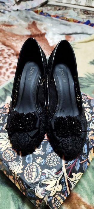 Tufli sotiladi rossayam chiroyli